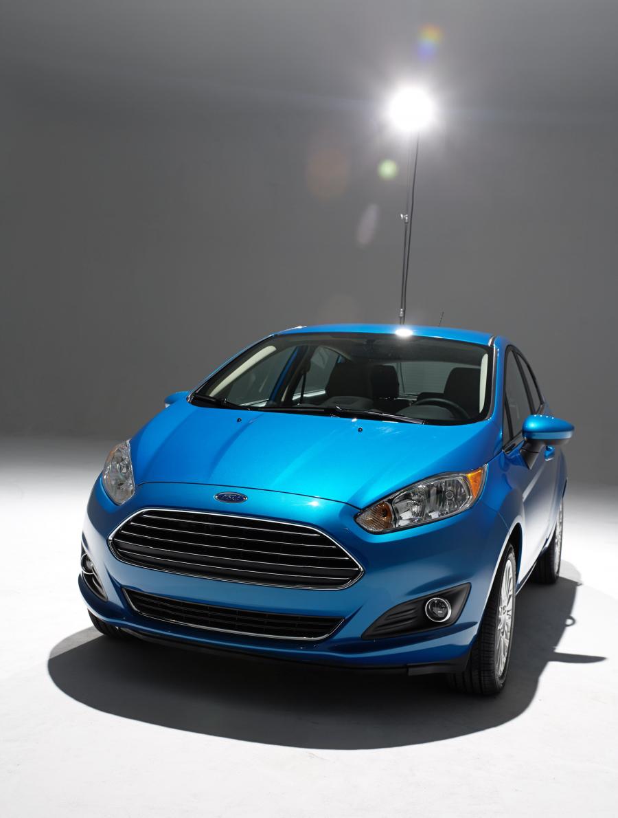  Ford Fiesta 5-Door 2014 года  (US) (фото 15 из 122)